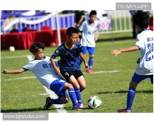 小胖子意外获得神奇能力召唤足球明星一起征战绿茵场