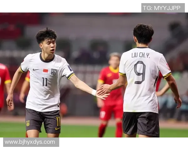 深入中国足球明星的世界采访视频揭示他们的梦想与挑战