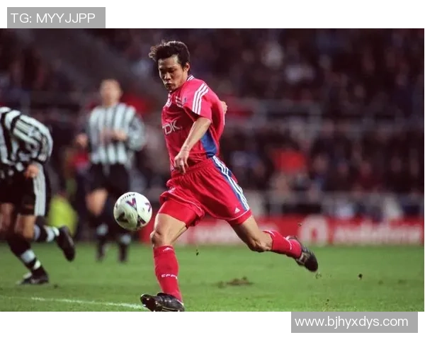 足球明星与女友甜蜜生活揭秘他们的爱情故事与共同成长之路